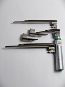VITRA F.O. Lames de laryngoscope Miller 00 - 4 et poignée |   Laryngoscopes pédiatriques en acier inoxydable de qualité médicale |   CERTIFIÉ CE - Product Image 2