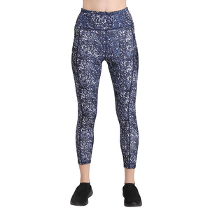 Leggings de sublimación para mujer de estilo único, colores y diseño personalizados, con embalaje, de secado rápido, transpirables, con logo frontal, sostenibles. - Product Image 1