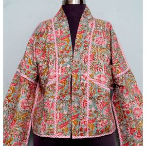 Hermosa chaqueta Kantha de algodón con estampado floral, chaqueta de invierno con decoración de botones, chaqueta de algodón de manga larga para fiestas. - Product Image 2