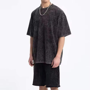 Ensemble deux pièces streetwear oversize vintage en tissu éponge délavé respirant pour homme – T-shirt et short teints en pièce - Product Image 2