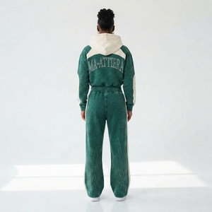 Ensemble de survêtement deux pièces pour femme avec sweat à capuche court zippé color block et pantalon de survêtement large orné de strass - Product Image 2