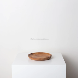 Cargador de madera Plato pequeño para servir Forma redondeada de alta calidad Platos de pastel de tamaño moderno Plato de vajilla Madera natural hecha a mano - Product Image 1
