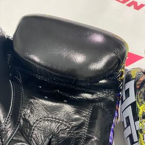 Gants de boxe Fairtex personnalisés à impression intégrale, dernier design, en cuir de vache véritable, pour l'entraînement de Muay Thai, gants jumeaux, en vente - Product Image 4