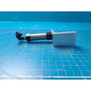 Cylindre pneumatique miniature SMC CJ1B15-15R, utilisé comme pièce détachée pour équipement semi-conducteur d'occasion - Product Image 1