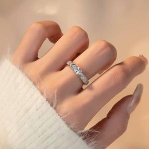 Bague éternelle large en diamant de laboratoire taille marquise pour femme, en platine, cadeau de fiançailles moderne pour petite amie - Product Image 4