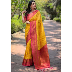 Sari en soie Paithani tissé avec des fils Zari Elite Weaves 1000 Butti, 0,65 g, jaune avec contraste pour les robes de cocktail - Product Image 1