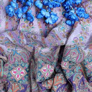 Elegante tela crepé étnica india con patrón Paisley de 54 pulgadas, con bordado de lentejuelas luminosas, en colores lavanda, lila, elefante, pavo real y Daman. - Product Image 4