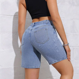 Short en jean bleu clair taille haute avec fermeture boutonnée, style décontracté, coupe classique, finition délavée - Product Image 6