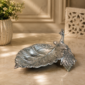 Bandeja Decorativa de Plata Plateada Hecha a Mano en India, con Forma de Hoja de Pavo Real, Estilo Art Deco, para Sala de Estar, Centro de Mesa para Diwali - Product Image 2