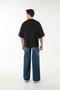 Camiseta de hombre negra de corte regular, manga corta, cuello redondo, estilo urbano, de algodón jersey teñido en hilo, de peso pesado - Product Image 2