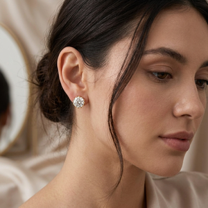 Pendientes de Diamantes Cultivados en Laboratorio con Corte Brillante Redondo en Oro Amarillo de 18K para Mujer, Certificados, Clásicos, para Uso Diario, Estilo Minimalista - Product Image 3