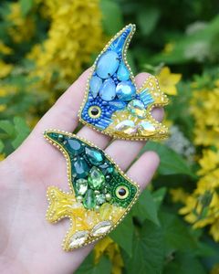 Broche Artesanal Bordado a Mano con Cuentas, Joyería Decorativa para Mujer, Ideal para Abrigos, Suéteres, Vestidos y Bolsos - Product Image 5