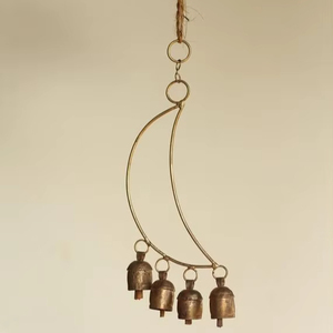 Campana Decorativa Colgante de Hierro Única para Amantes de la Decoración del Hogar con un Elegante Aspecto Artístico de Metal - Product Image 1