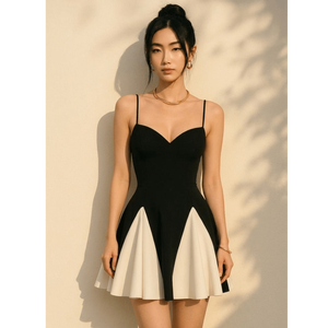 Robe Godet Monochrome Architecte Seraphina en Crêpe Structuré avec Panneaux Contrastants et Coupe Évasée - Product Image 4