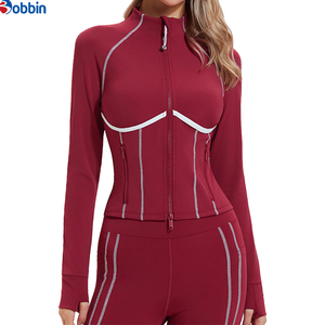 Ensembles de sport classiques pour femmes, personnalisables et très demandés, comprenant un haut et un pantalon évasé, ensembles décontractés et tendance pour femmes - Product Image 3
