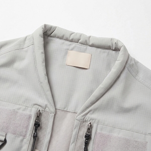 Chaleco Utilitario Gris Versátil |   Equipo para Exteriores con Múltiples Bolsillos - Product Image 3