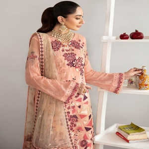 Robe de travail brodée indienne et pakistanaise pour femmes trois pièces Saari Salwar Kameez Party Wear en vente pour l'Aïd - Product Image 4