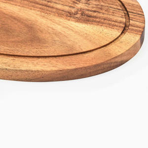 Plateau de service en bois d'acacia avec poignée Planche de service et à découper en bois durable Planche à jus rainuré pour une utilisation polyvalente - Product Image 4