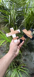 Crucifijo de Madera Pintado a Mano, Cruz de Resina para Colgar en la Pared, Pulido, Duradero, Estilo Religioso, Regalo para Primera Comunión o Confirmación - Product Image 4