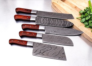 Ensemble de 5 couteaux de cuisine professionnels en acier Damas à bord droit, faits à la main, avec manche en bois et étui en cuir, couteaux utilitaires et à dépecer, vente en gros - Product Image 6