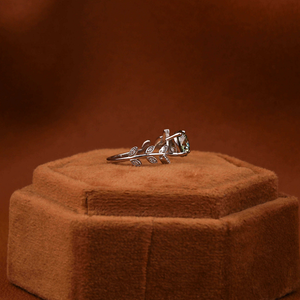 Anillo de Plata de Ley 925 con Piedra de Moissanita Cuadrada en el Centro, Joyería de Lujo para Hombre y Diseño Floral Moderno para Mujer - Product Image 3