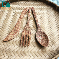 Offre Spéciale – Ensemble Cuillère et Fourchette en Noix de Coco avec Logo Personnalisé, 2 Pièces, Bols en Bois Naturel Réutilisables à Motif Fruits, Compatibles Micro-ondes – DHT HANDICRAFT
