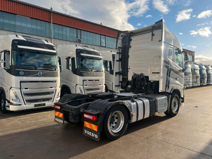 รถบรรทุกใหม่เอี่ยม VOLVO FH 500 GLOBETROTTER ปี 2017 กำลัง 510 แรงม้า 338 กิโลวัตต์ ระยะทาง 656,900 กม. เครื่องยนต์ 5.5 ลิตร เกียร์อัตโนมัติ 9 สปีด - Product Image 3