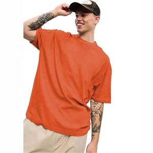 Camiseta extragrande de moda para hombre con logotipo personalizado al por mayor, Camiseta ajustada con hombros caídos y estilo callejero, cómoda, relajada, con patrón sólido - Product Image 1