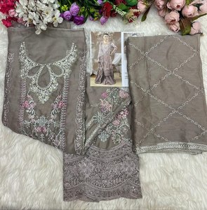 ชุดสูทผ้าชีฟองแบบดั้งเดิมสำหรับผู้หญิง ดีไซน์หรูหรา ปักลายหนักด้วยมือ งานฝีมือแบบ Khatli ผ้าไหมฝรั่งเศส พร้อมผ้าคลุมไหล่ สำหรับฤดูหนาวและฤดูใบไม้ร่วง - Product Image 4