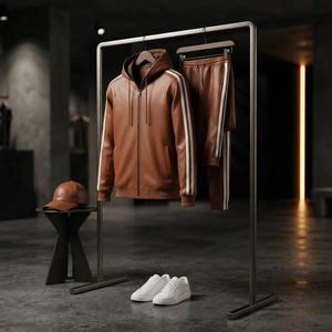 Ensemble de survêtement pour homme en cuir PU marron coupe-vent à capuche avec fermeture éclair, style sportif rayé, 2 pièces (veste et pantalon) - Product Image 6