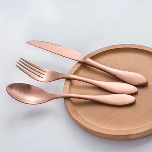 Ensemble de couverts en acier inoxydable rose gold mat, personnalisés OEM, délicats, cuillères et fourchettes, pour restaurant - Product Image 4