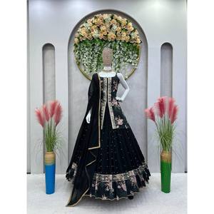 Top de créateur et Lehenga avec Dupatta pour les tenues de soirée pour les robes de bal - Product Image 4
