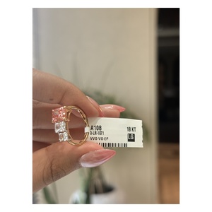 Magnifique bague de fiançailles en diamant de laboratoire taille radiant Trilogy, 3,55 carats, sertie à griffes, or 14 carats, bijoux de créateur pour mariée - Product Image 5