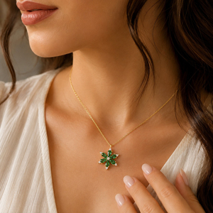 Collar con Colgante de Flor en Plata de Ley 925 Chapado en Oro con Cadena de Eslabones de Cuarzo Esmeralda CZ, Joyería Clásica para Uso Diario para Mujer - Product Image 3