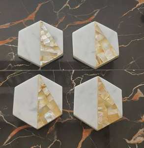 Ensemble de sous-verres carrés minimalistes en marbre blanc, vente en gros, protection de table en pierre polie, tapis de protection de table, décoration moderne de luxe pour la maison - Product Image 1