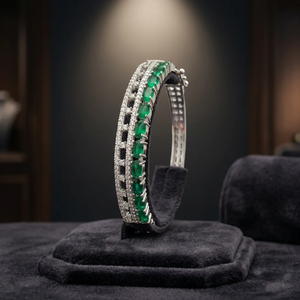 Brazalete de latón de lujo con esmeralda, cristal verde, piedra ovalada, brazalete con diamantes CZ, joyería de boda para mujeres y niñas - Product Image 3
