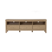 TV-Schrank aus hochwertigem massivem Teakholz mit Stauraum in Naturholzfarbe für den Innenbereich im Wohnzimmer.