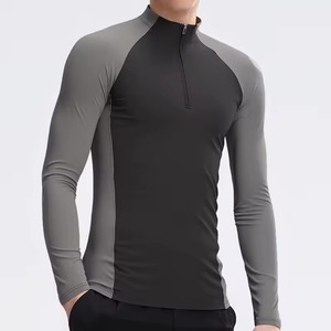 Fabricant de t-shirts d'entraînement à compression personnalisés, vêtements de sport pour la salle de sport, séchage rapide, évacuation de l'humidité, polyester, élasthanne, marque privée - Product Image 1