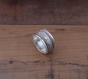 Anillo Minimalista de Plata de Ley con Banda de Cuerda Trenzada, Engaste de Bisel, Delicado, Apilable, con Nudo Simple, Joyería de Moda - Product Image 1