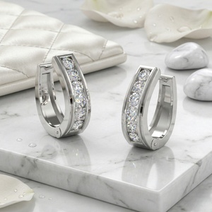 Pendientes de aro anchos con diamantes de corte redondo de 1.75 quilates y engaste tipo canal - Product Image 3