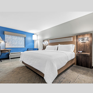 Meubles et articles de toilette <span class=keywords><strong>Holiday</strong></span> <span class=keywords><strong>Inn</strong></span> Express par IHG <span class=keywords><strong>Hotel</strong></span> Rooms & <span class=keywords><strong>Suites</strong></span> - Product Image 1