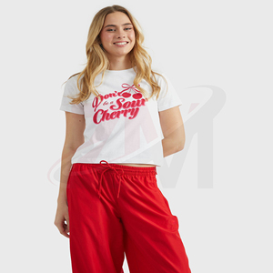 Camiseta Corta para Mujer con Estampado Gráfico de Dos Mujeres, Cuello Redondo, Corte Holgado, Estilo Casual, Manga Corta, 100% Algodón - Product Image 3