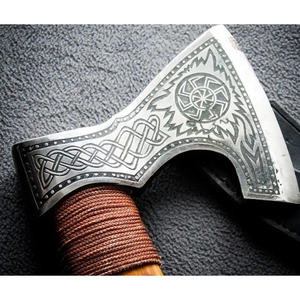 Hacha Tomahawk con mango de madera y diseño celta, cabeza de acero forjado, hacha de supervivencia con funda de cuero - Product Image 4