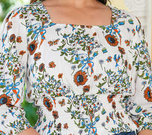 Haut blanc en rayonne à imprimé floral pour femme, coupe droite smockée, avec manches bouffantes et col carré, conçu pour un style décontracté mondial - Product Image 5