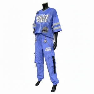 Conjunto de pantalón cargo de malla de poliéster de 160 GSM para mujer con logo serigrafiado en azul y pantalón de malla. Conjuntos de pantalón y jersey de malla para mujer. - Product Image 4