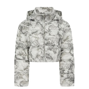 Chaquetas Acolchadas de Invierno para Mujer, Hechas a Medida por un Fabricante Profesional, Chaqueta Corta Tipo Bomber con Estampado Técnico - Product Image 2