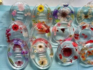 Porte-savon carré en résine écologique et résistant à l'eau ILAHI – Moderne, personnalisable, idéal pour les fêtes et le shopping - Product Image 1