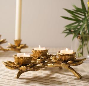 Candelabro de Metal Dorado con Forma de Loto, Tres Brazos, Decoración para el Hogar, Forma Redonda, Resistente al Calor, Soporte Cilíndrico - Product Image 4