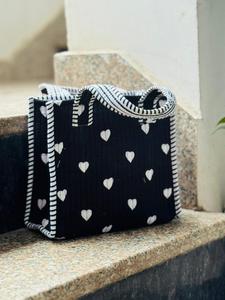Sac fourre-tout en toile matelassée à motif cœur noir avec poignées rayées et fermeture éclair, sac de shopping pour femme - Product Image 1