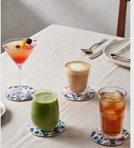 Juego de Posavasos Redondos de Estilo Terrazo Premium, Base Blanca con Patrón Azul Marino y Rosa para Mesa de Comedor, Cafetería, Bar y Hogar - Product Image 1